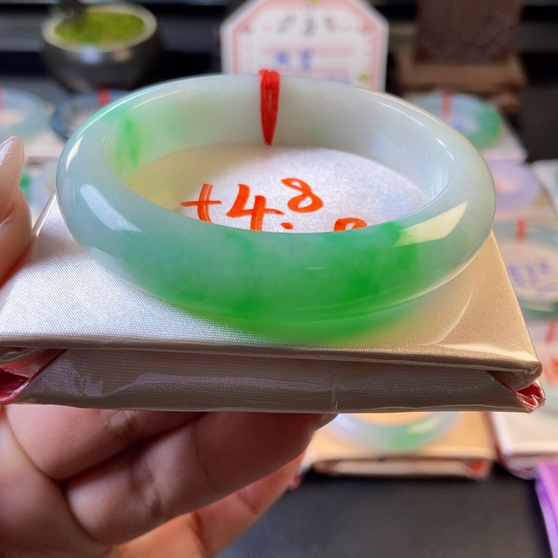 翡翠未镶嵌手镯30白底青