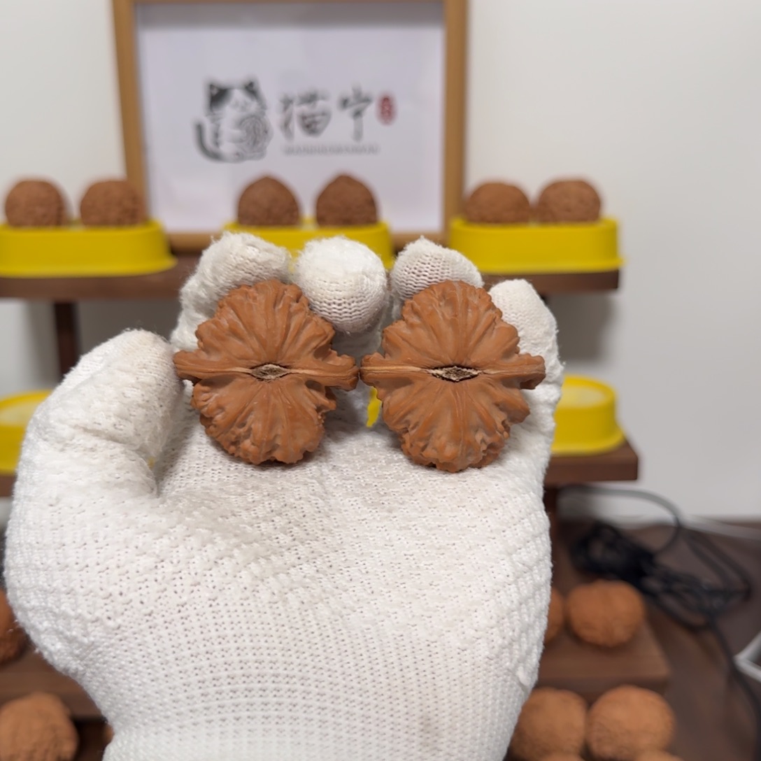 费***可文玩核桃吊坠45尺闷白大眼
