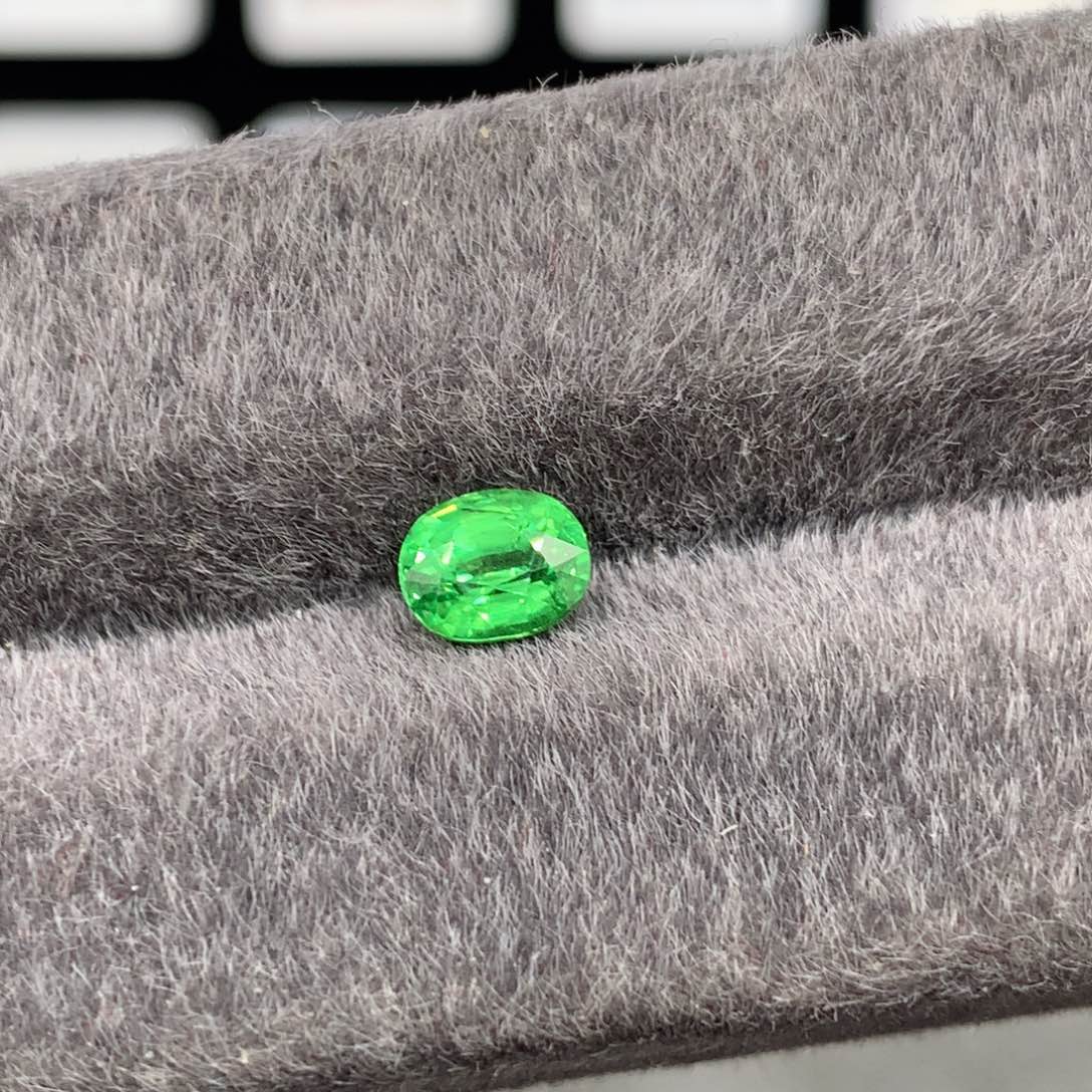 石榴石（沙弗莱）裸石未镶嵌1.02克拉