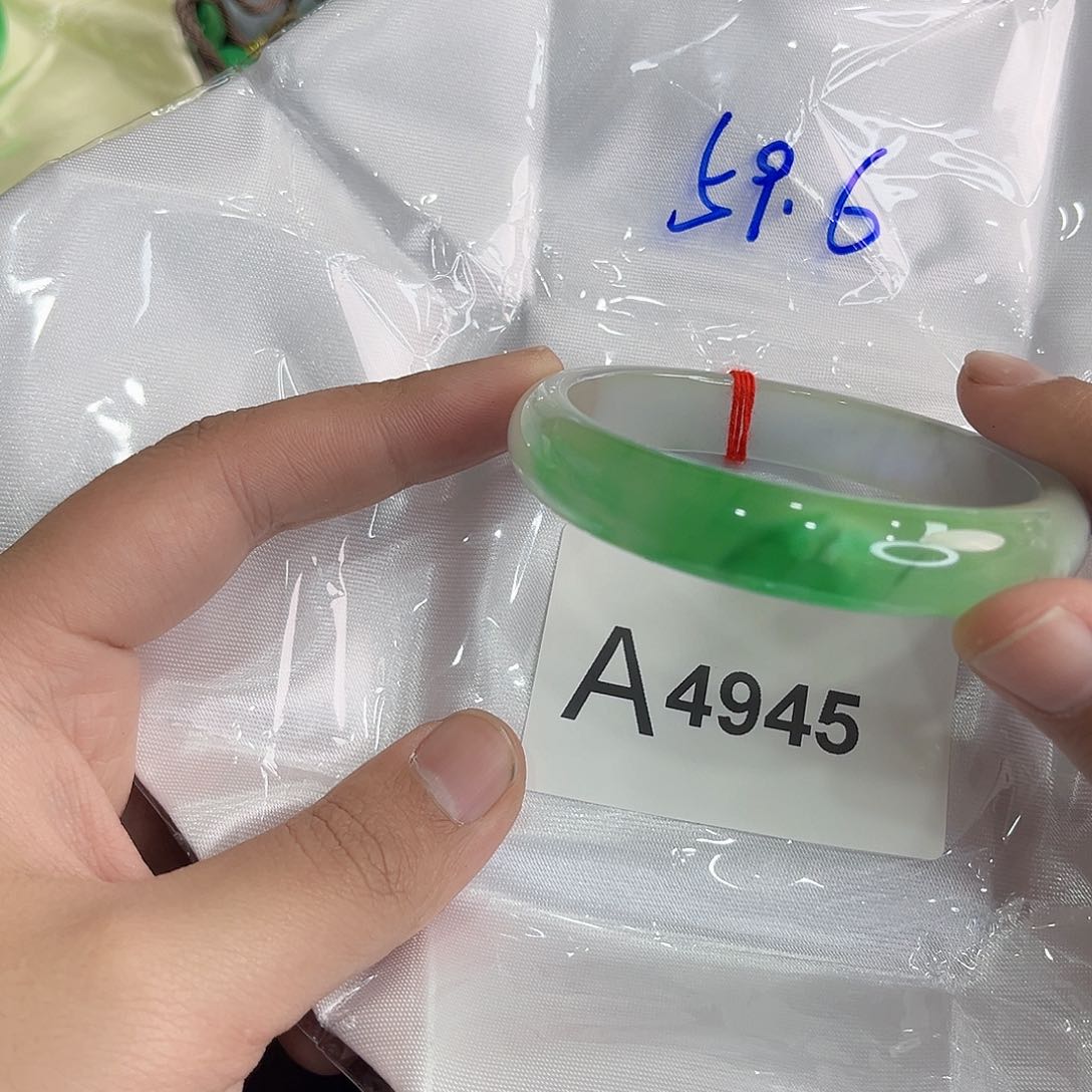 翡翠手镯未镶嵌多样性
