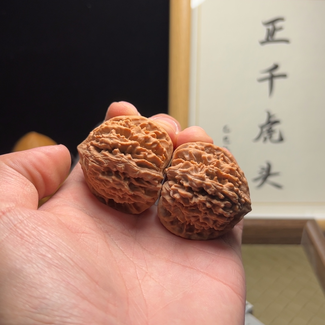 文玩核桃吊坠皇冠