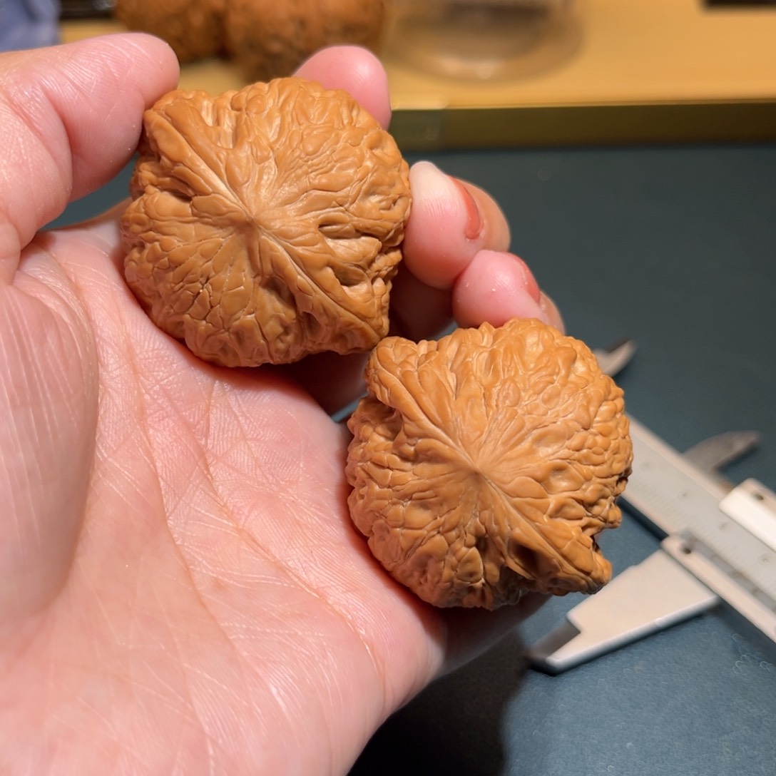 文玩核桃吊坠一**花铁锤43