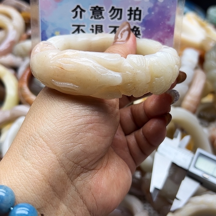 未镶嵌手镯石英岩玉