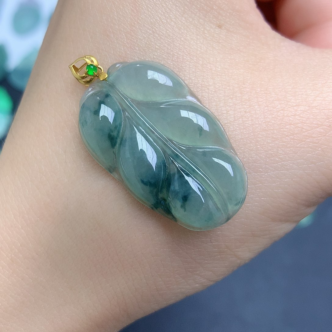 翡翠颈饰18K金镶嵌叶子