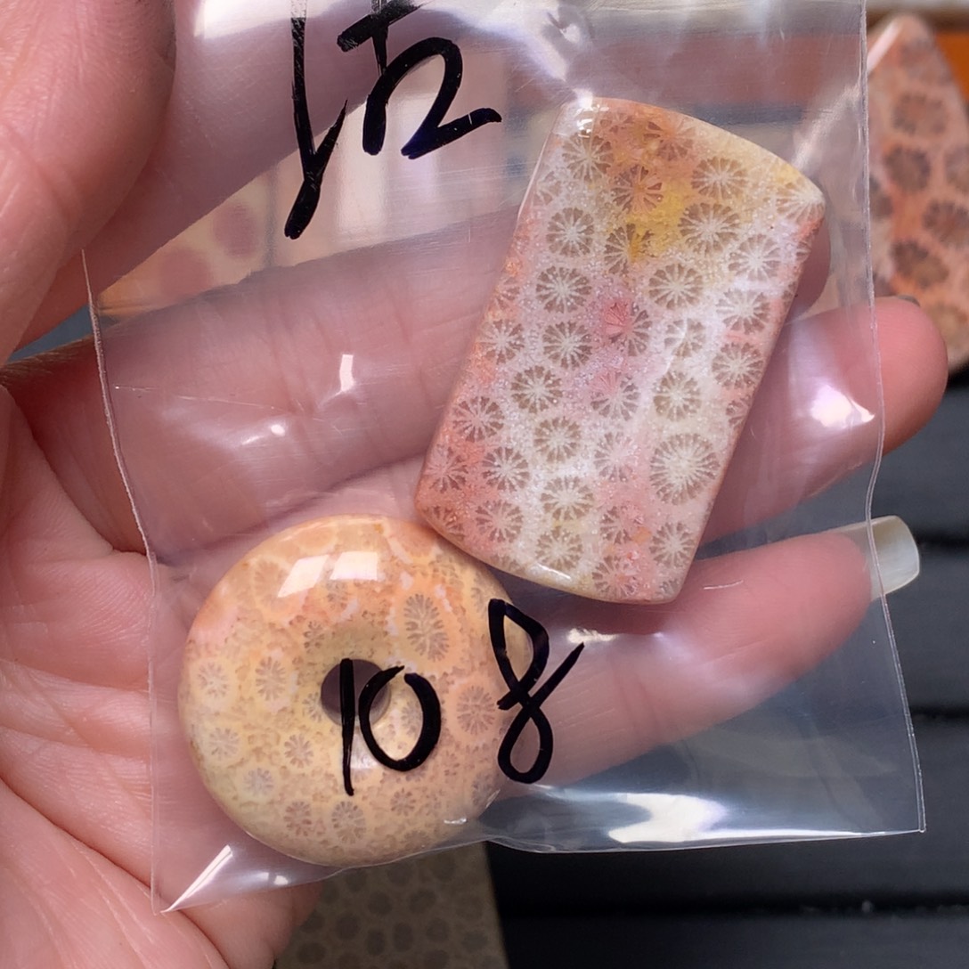 洁***～硅化玉未镶嵌吊坠无事牌手排平安扣