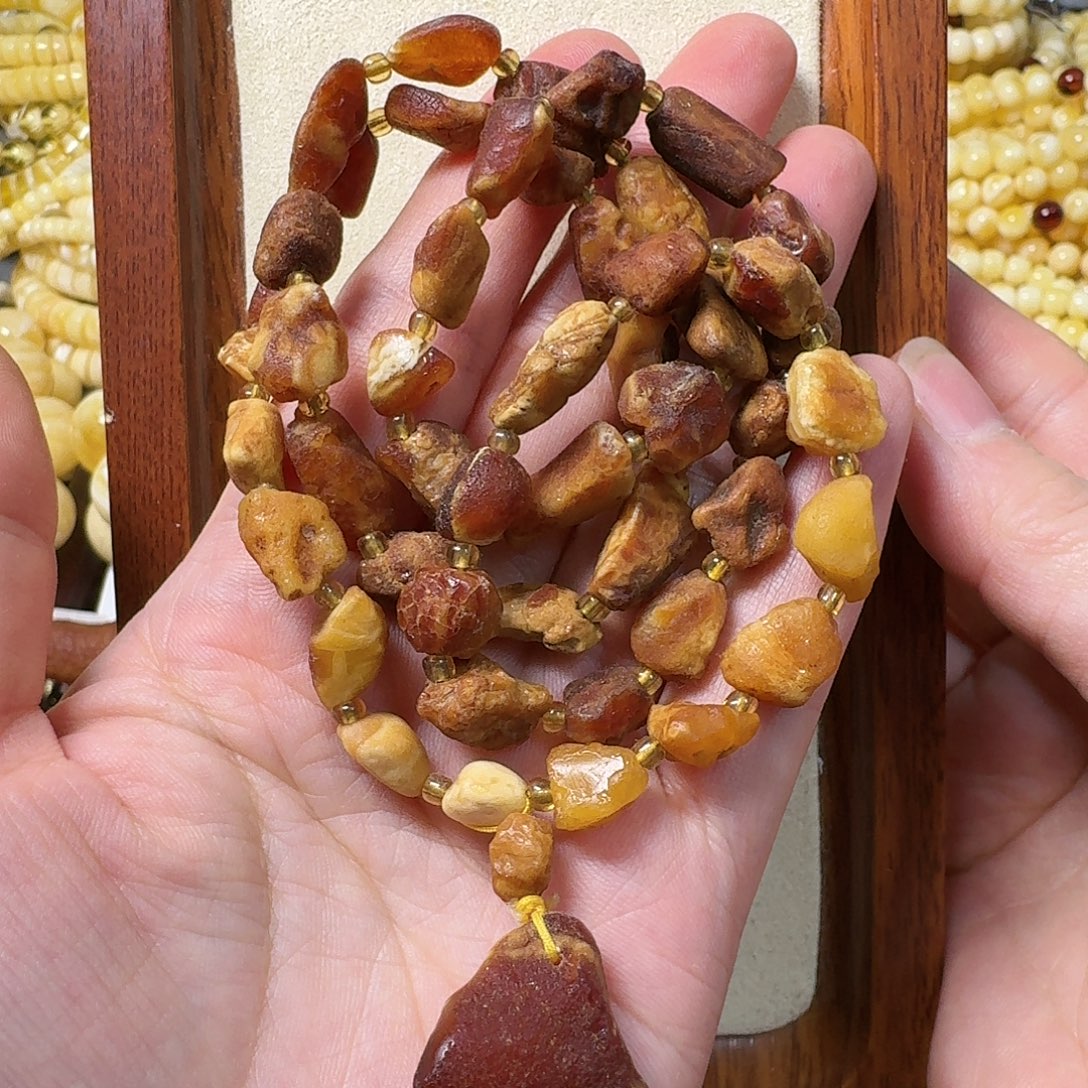 琥珀未镶嵌颈饰花蜜蜡原皮项链，20.8g