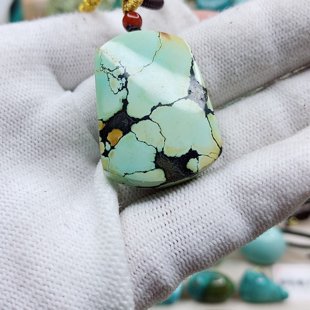 绿松石颈饰未镶嵌