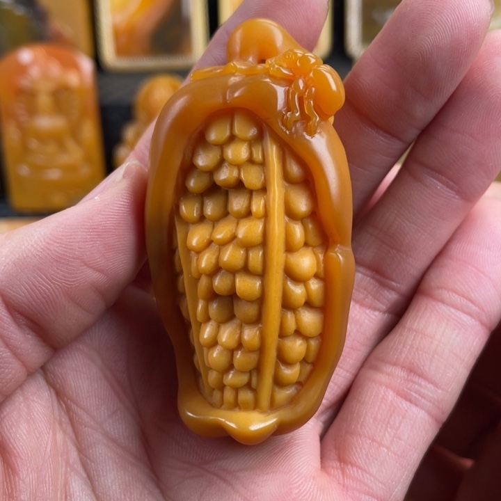 石英质玉（黄龙玉）颈饰未镶嵌