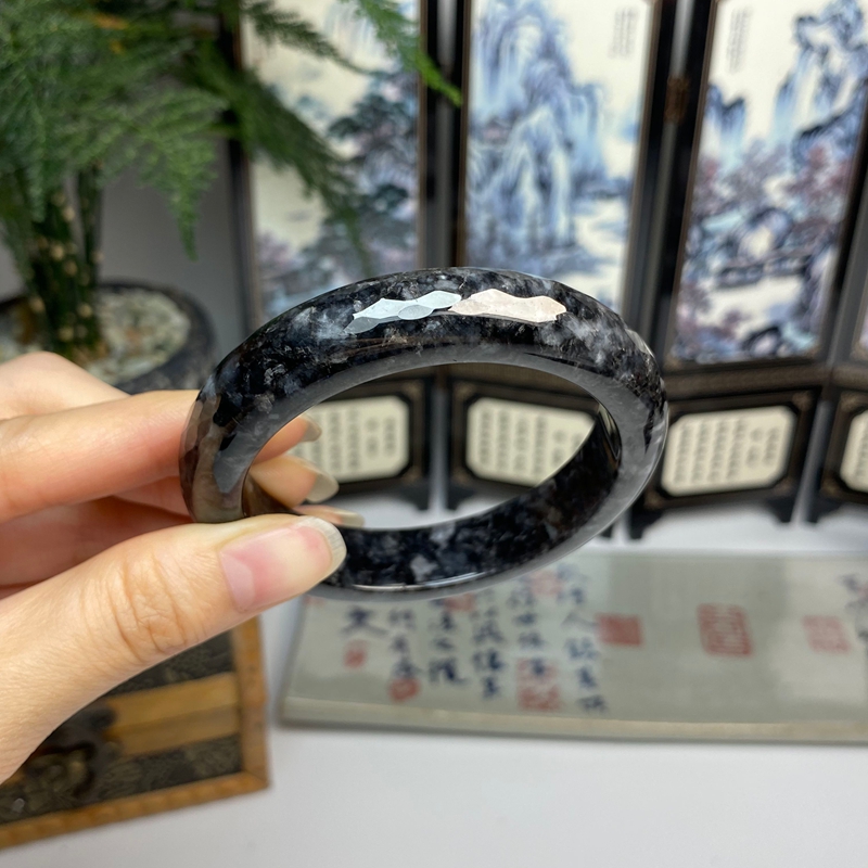 56.8乌鸡 切割面正圈手镯 天然翡翠A货手镯
