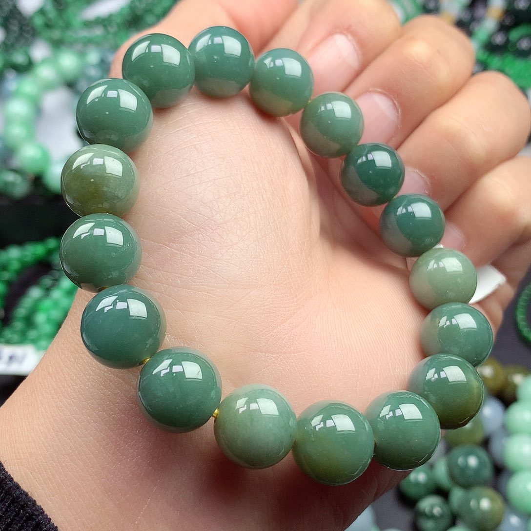 翡翠颈饰未镶嵌手串