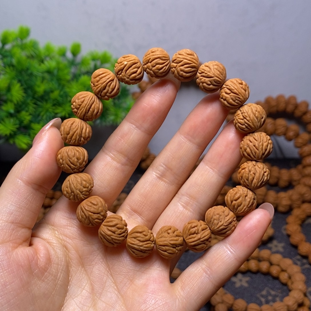 用***8桃核手串秦岭桃核