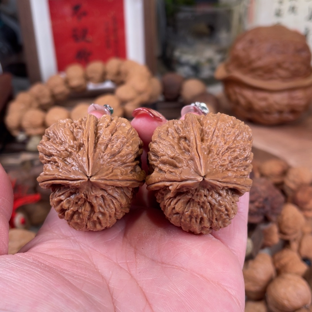 文玩核桃把件骨王40尺（磕尖）