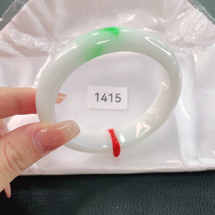 翡翠未镶嵌手镯天然翡翠手镯01