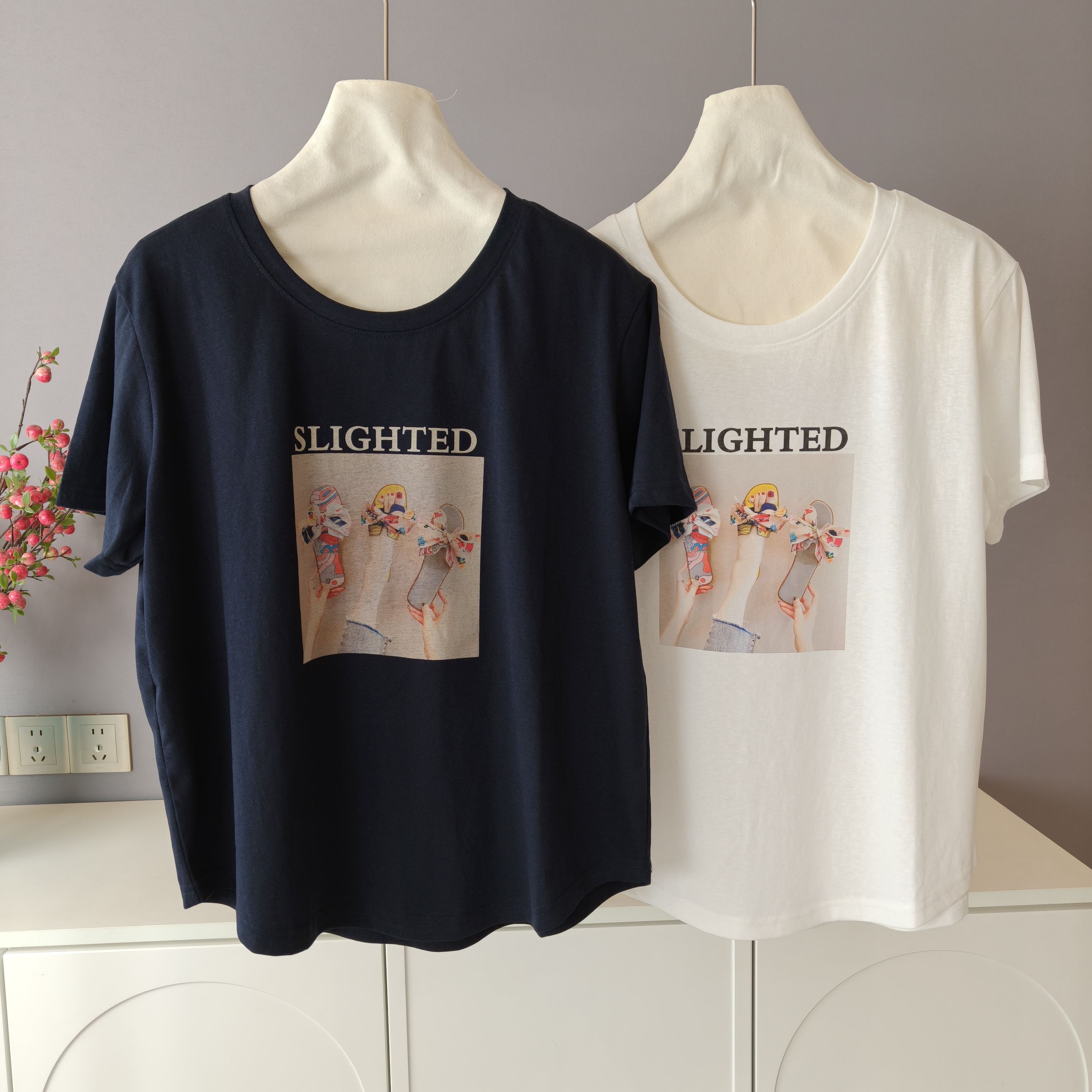 【伟伟专属】时尚凉鞋字母图案   2 色 圆领 T 恤