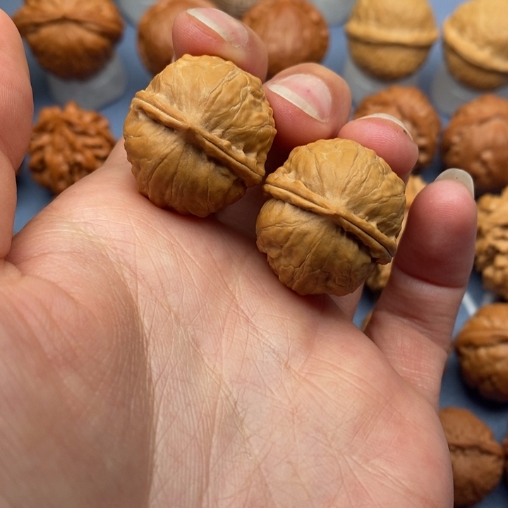 文玩核桃把件龙珠