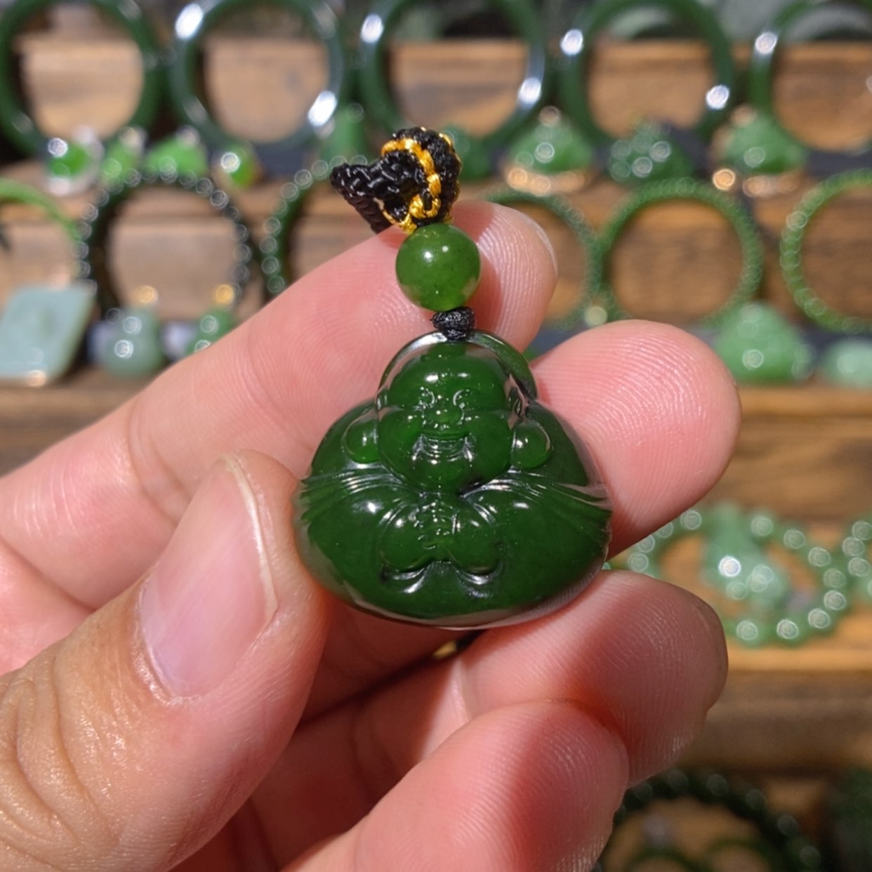 【闪购商品】吊坠(不含链)未镶嵌和田玉?**妖俄七菠菜绿抱抱佛