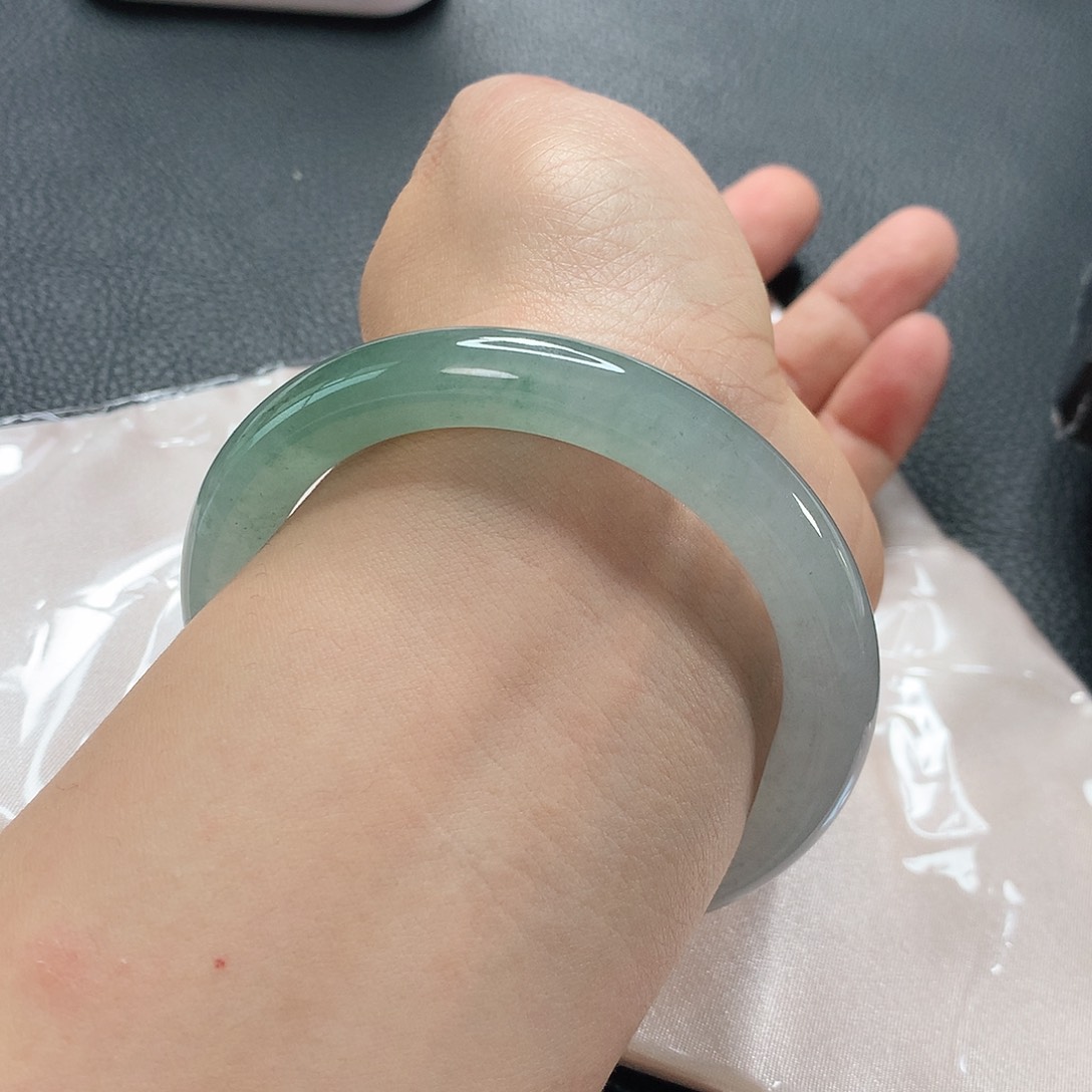 翡翠手镯未镶嵌①①③