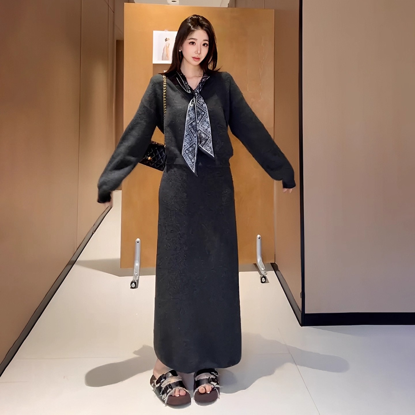 2025新款韩系高级感灰色针织连衣裙子女早秋季慵懒风毛衣套装长裙
