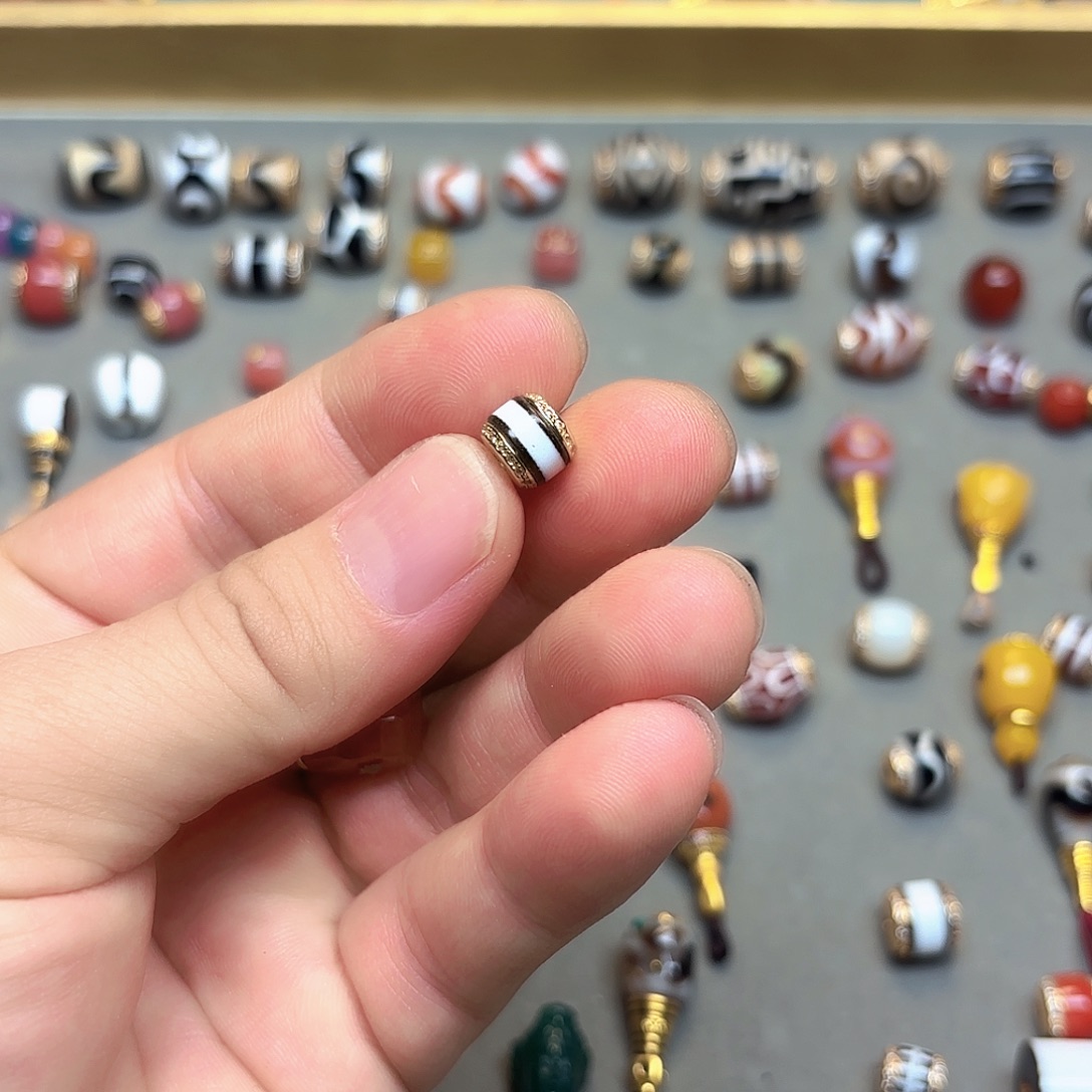 瓦***亮玛瑙/玉髓未镶嵌隔㻧