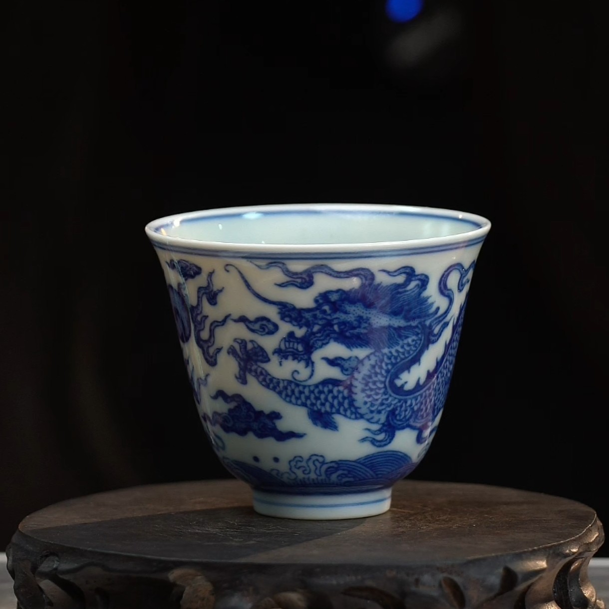 青花云龙戏珠纹杯