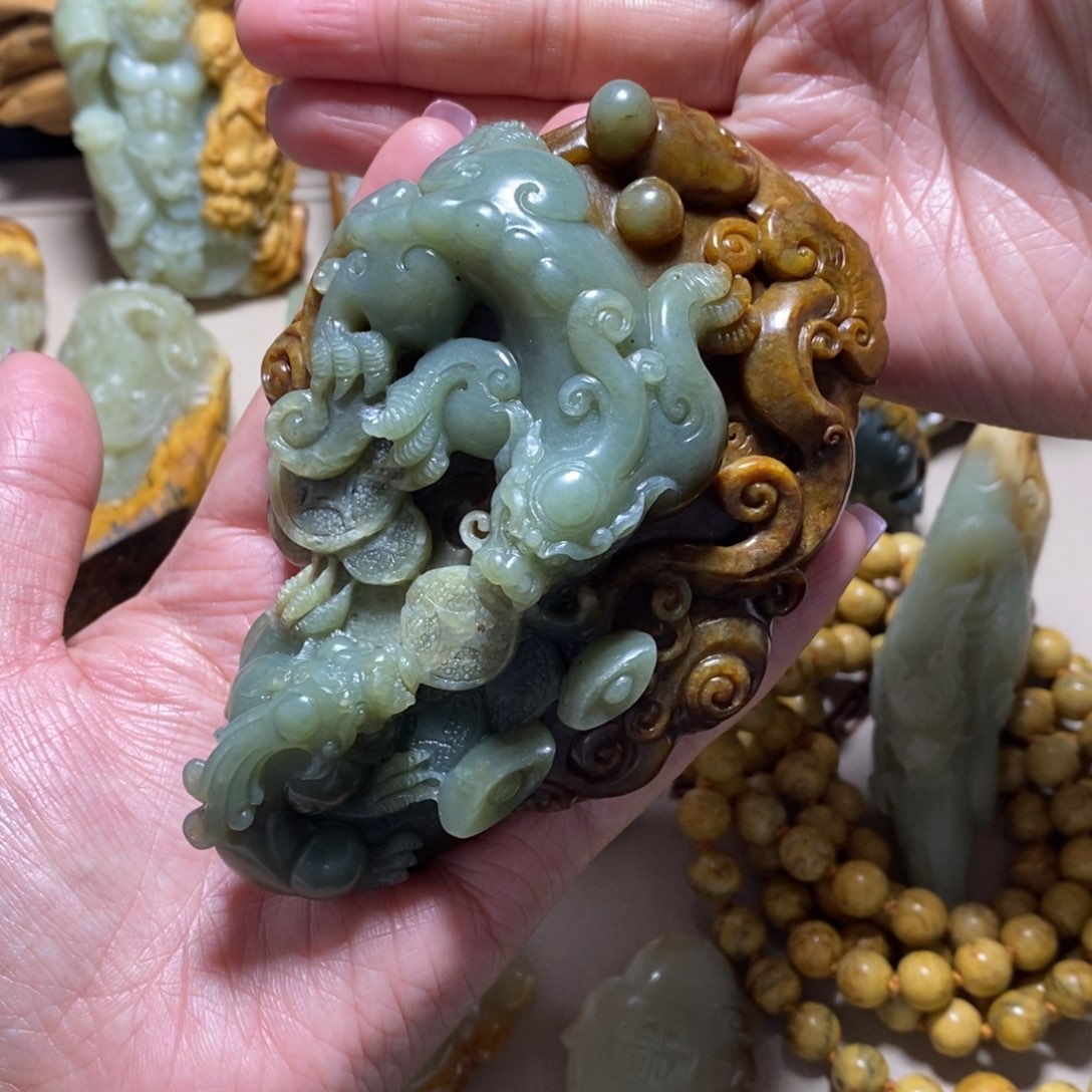 岫岩河磨玉（透闪石质玉）摆件未镶嵌黑*雷