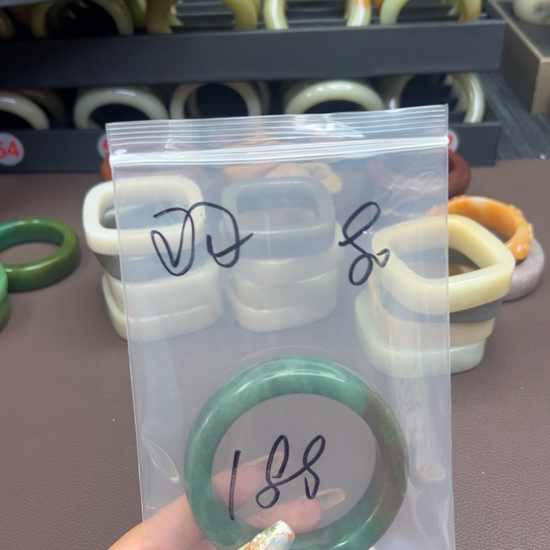 石英质玉手镯未镶嵌墨*