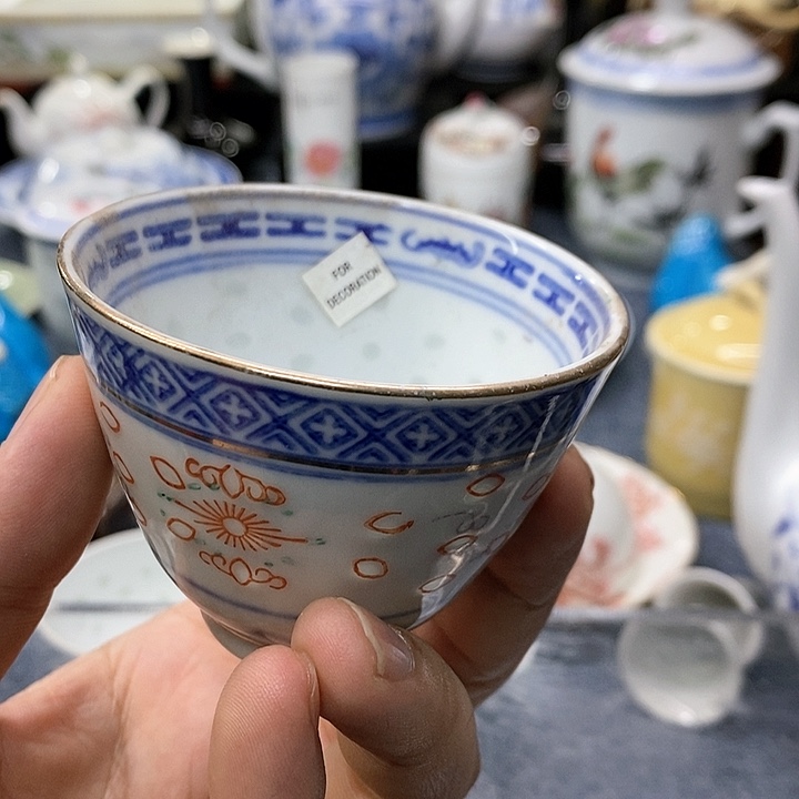 陶瓷玲珑杯，物品如图