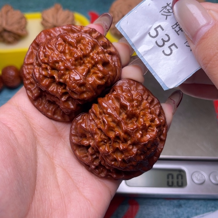 不***字把件文玩核桃红官帽50.535