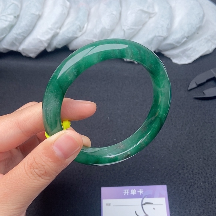 石英质玉（非洲翠）手镯未镶嵌5