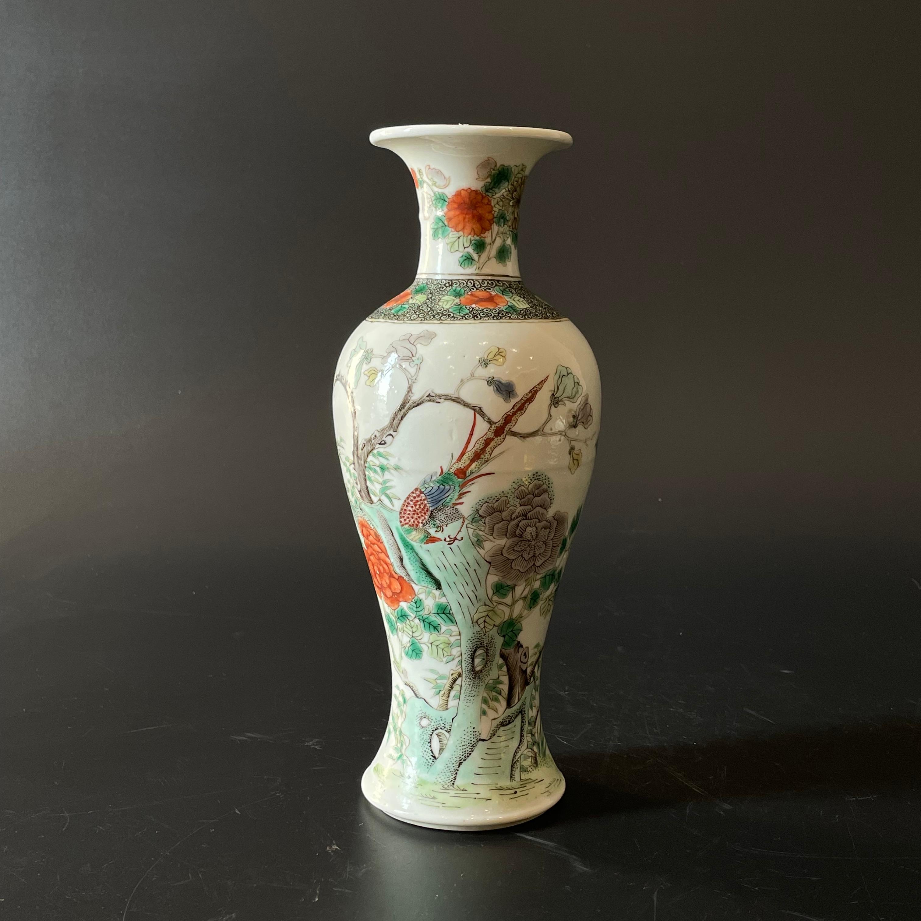 25120241 清光绪五彩花鸟纹观音瓶 高25.5cm