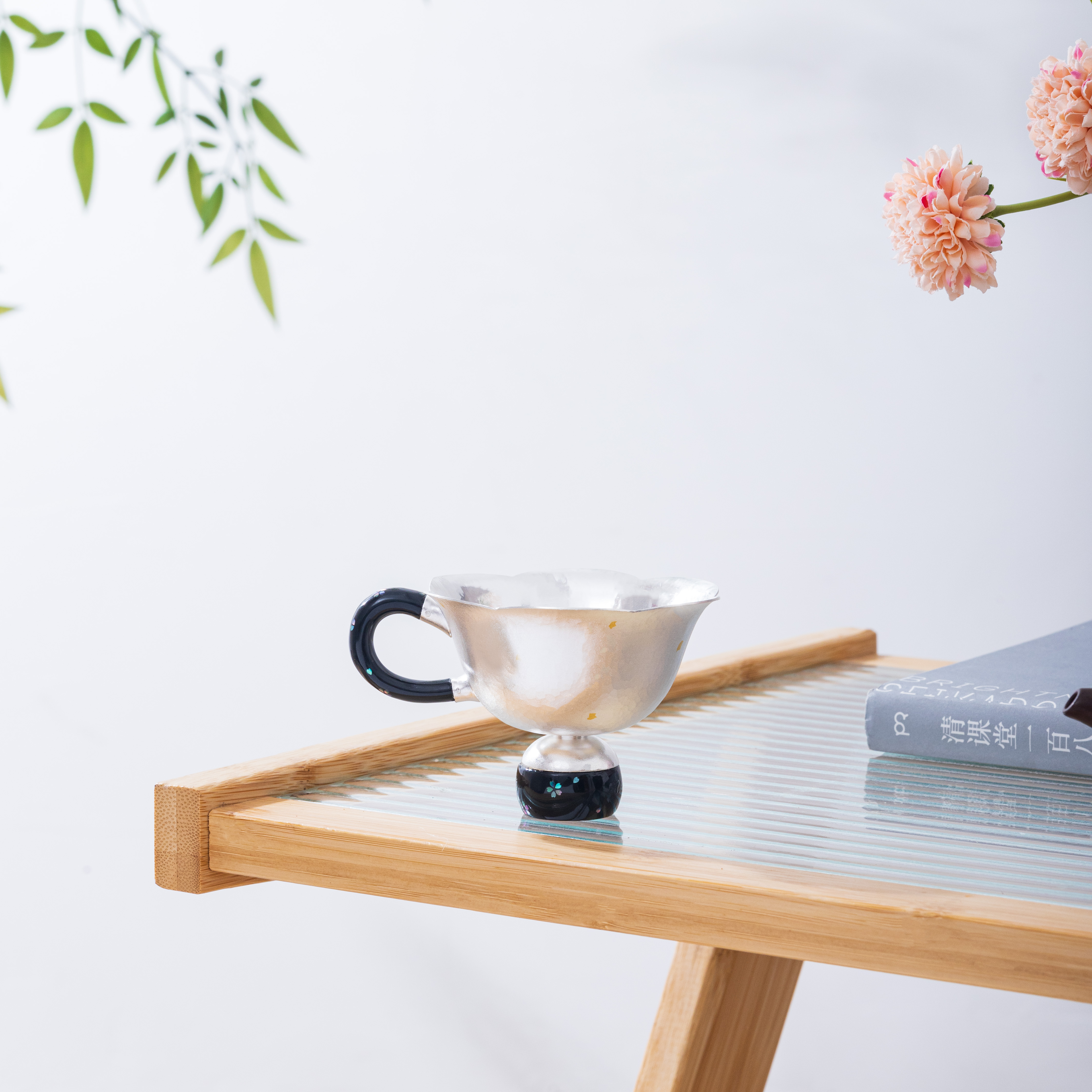 蜂鸟工坊 文创系列 洒金漆把漆底花瓣形茶杯  WCYP658