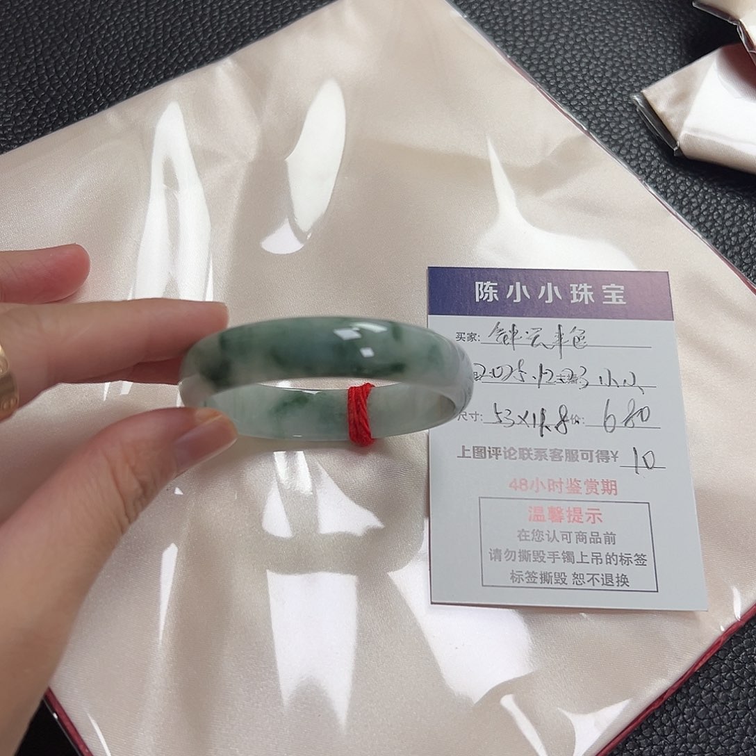 钟***。翡翠未镶嵌手镯翡翠手镯