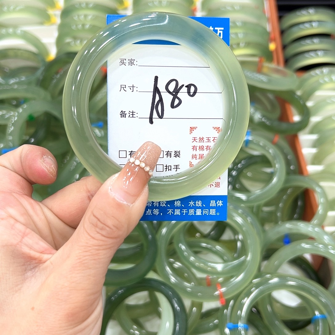 莱***卡蛇纹石玉未镶嵌手镯