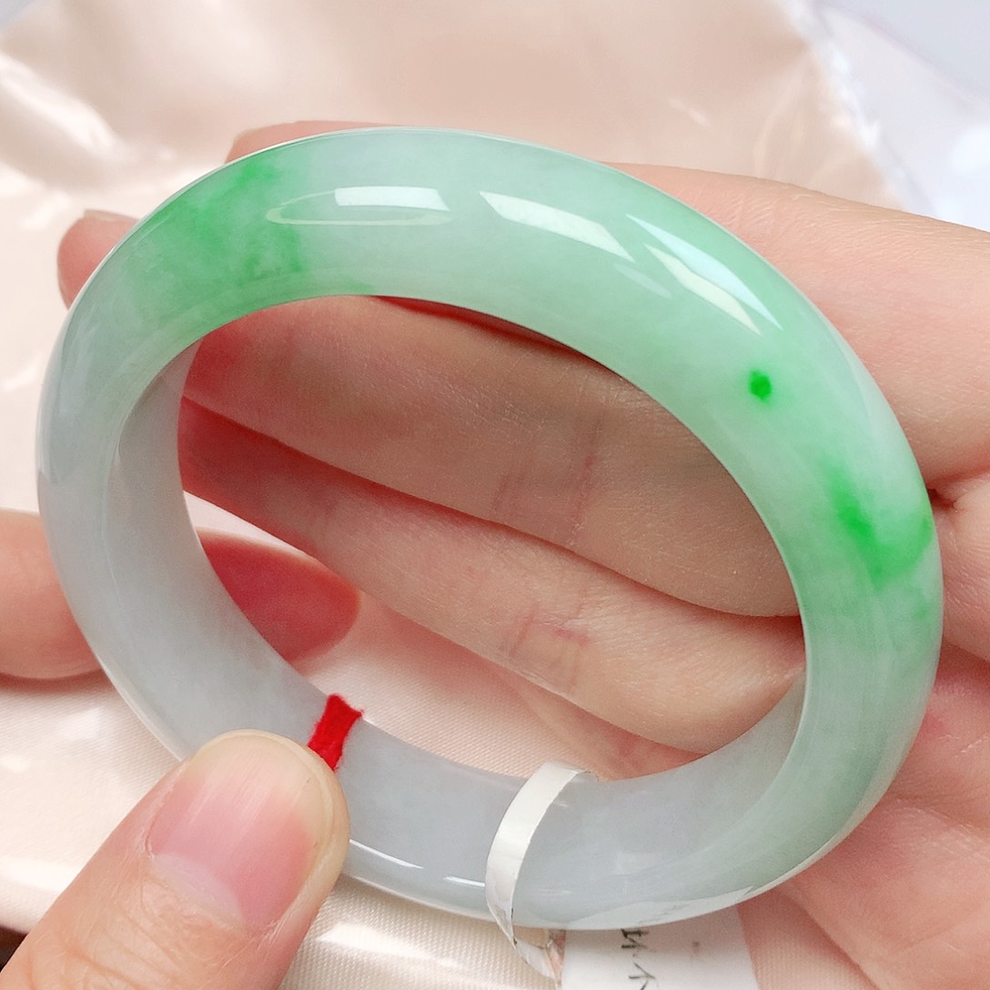 翡翠手镯未镶嵌抖音585