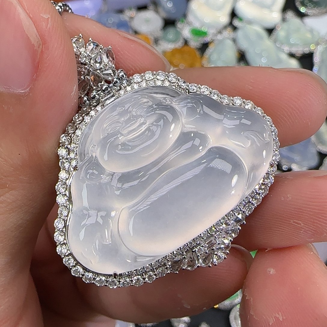 翡翠颈饰18K金镶嵌?*?天然翡翠