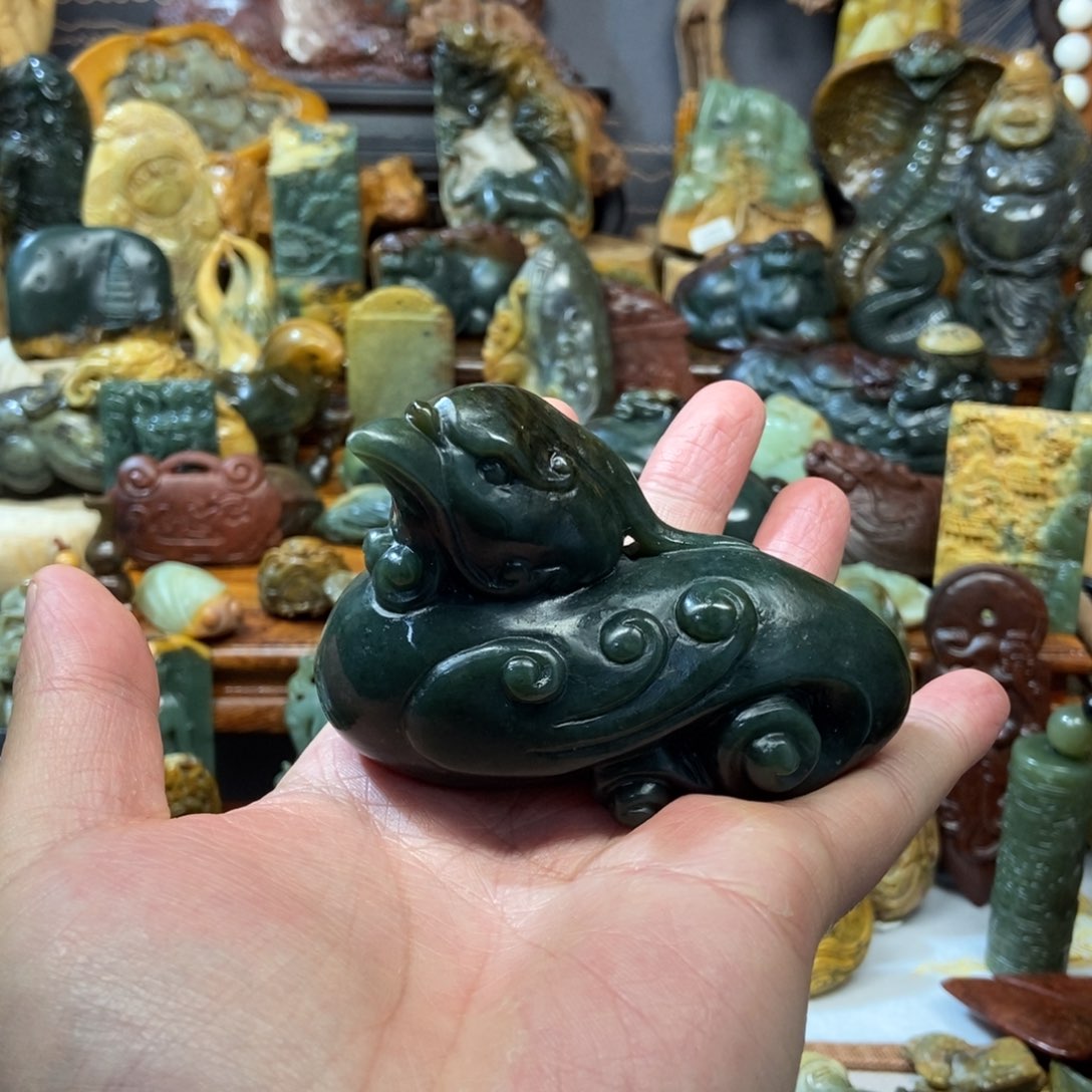 岫岩河磨玉（透闪石质玉）把件未镶嵌冰*