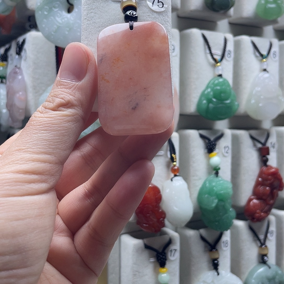 石英质玉未镶嵌颈饰