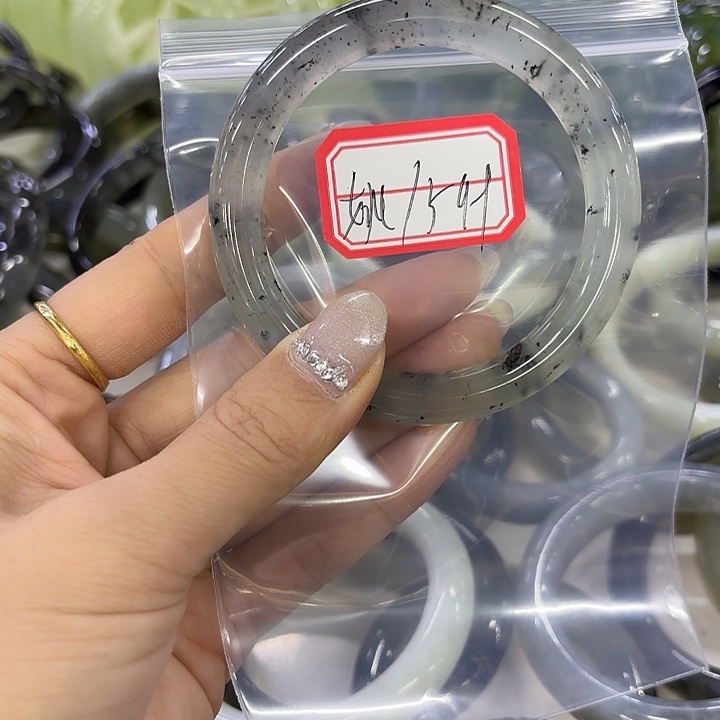 用***姚蛇纹石玉未镶嵌手镯