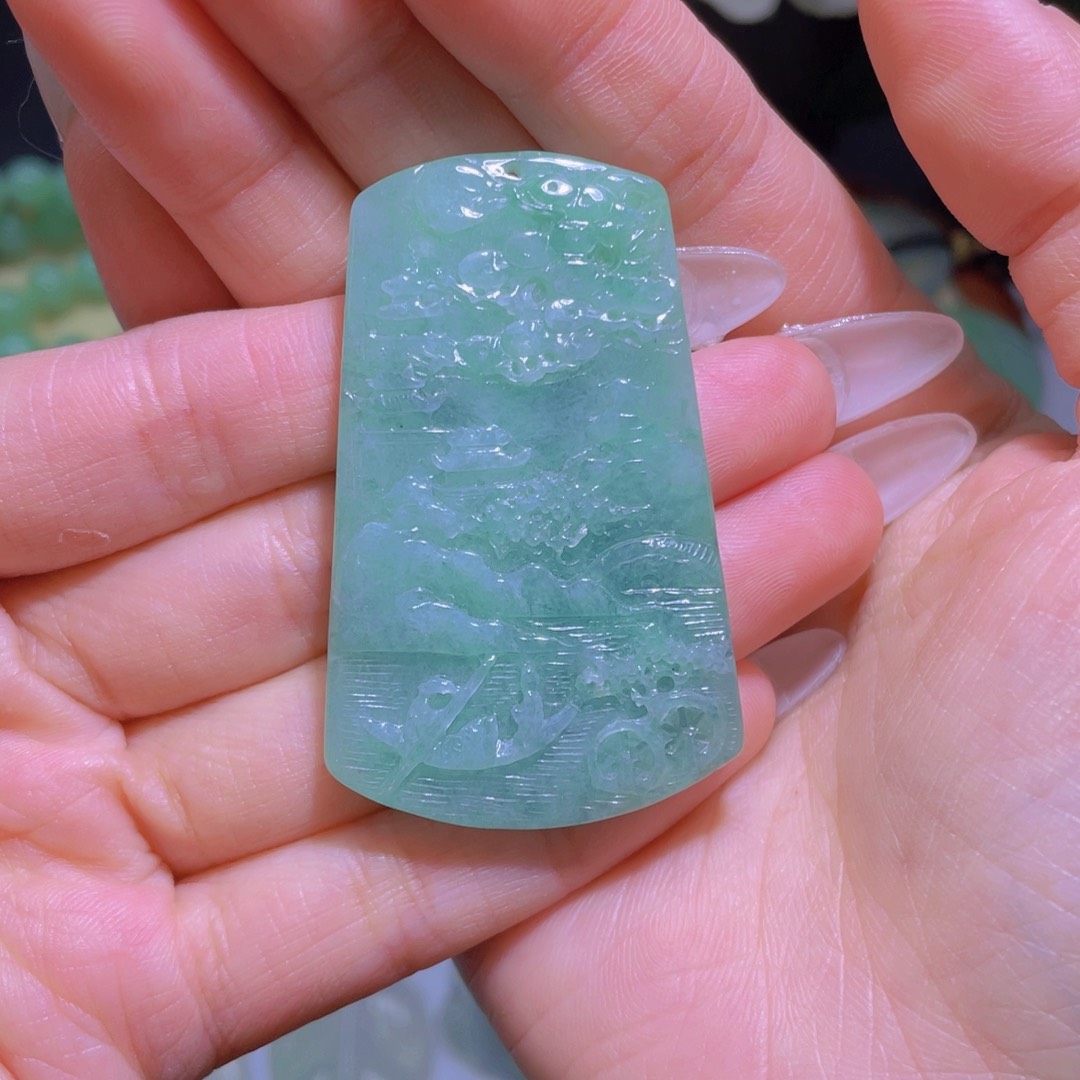 翡翠颈饰未镶嵌山水牌