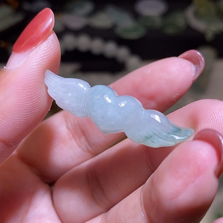 翡翠未镶嵌颈饰爱心