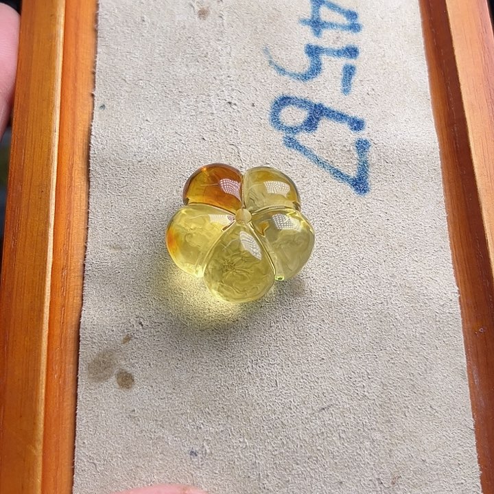 琥珀珠宝奇石未镶嵌