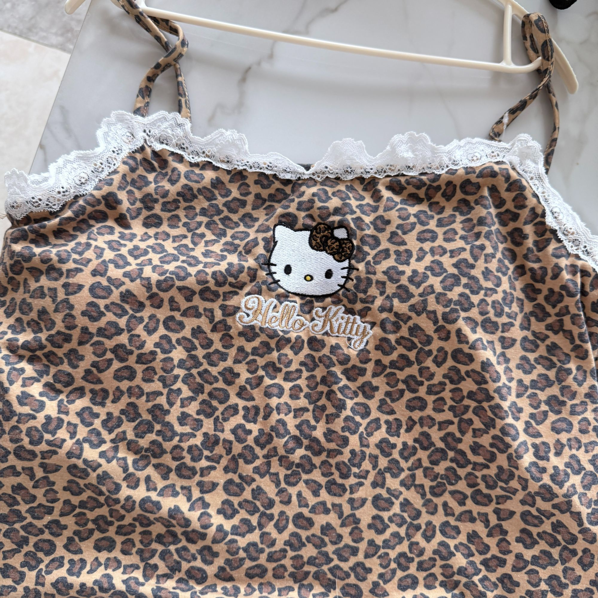 【东京限定】Hello Kitty 豹纹黑皮猫猫Kitty 豹纹短袖 吊带
