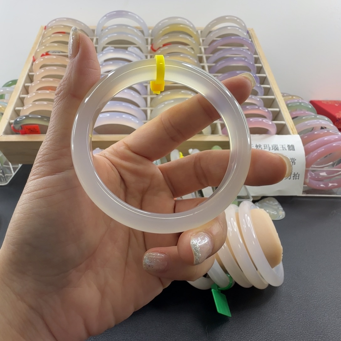 不***财玛瑙/玉髓未镶嵌手镯