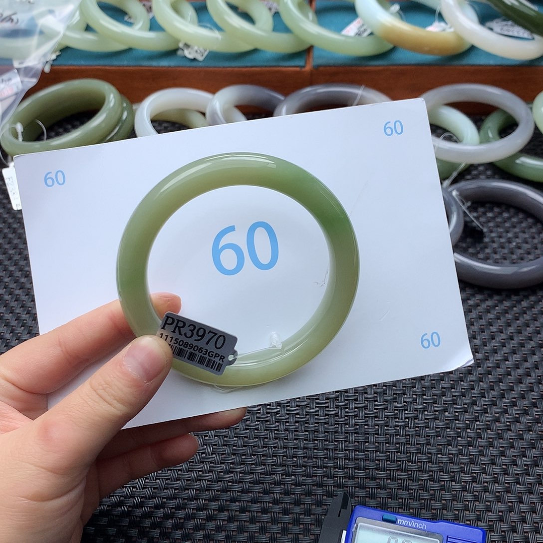 1***8和田玉未镶嵌手镯