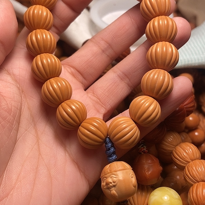 猴头核桃吊坠用****1手持