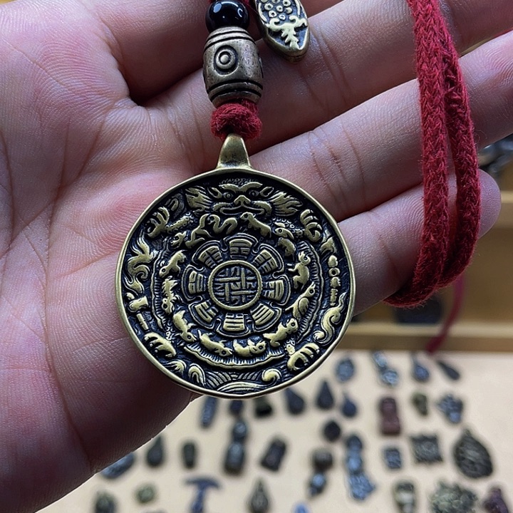 黄铜鳞甲熊九宫八卦牌设计款脖挂