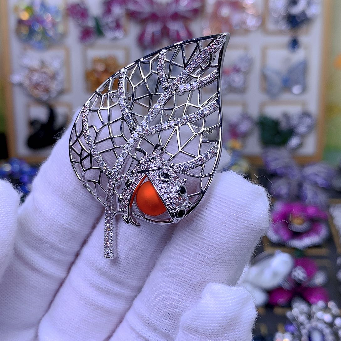 开***天合成立方氧化锆铜胸针胸针