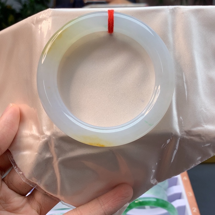 翡翠手镯未镶嵌圆