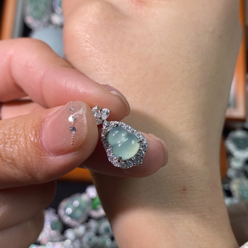 【闪购商品】翡翠颈饰未镶嵌屁****无天然