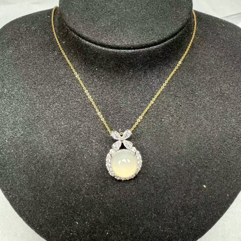 YZ26-天然  高端  大气   -时尚  玉髓白 吊坠-配链子（多样性发其